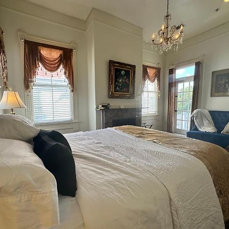 Amethyst Garden Bed & Breakfast Savannah Exterior photo