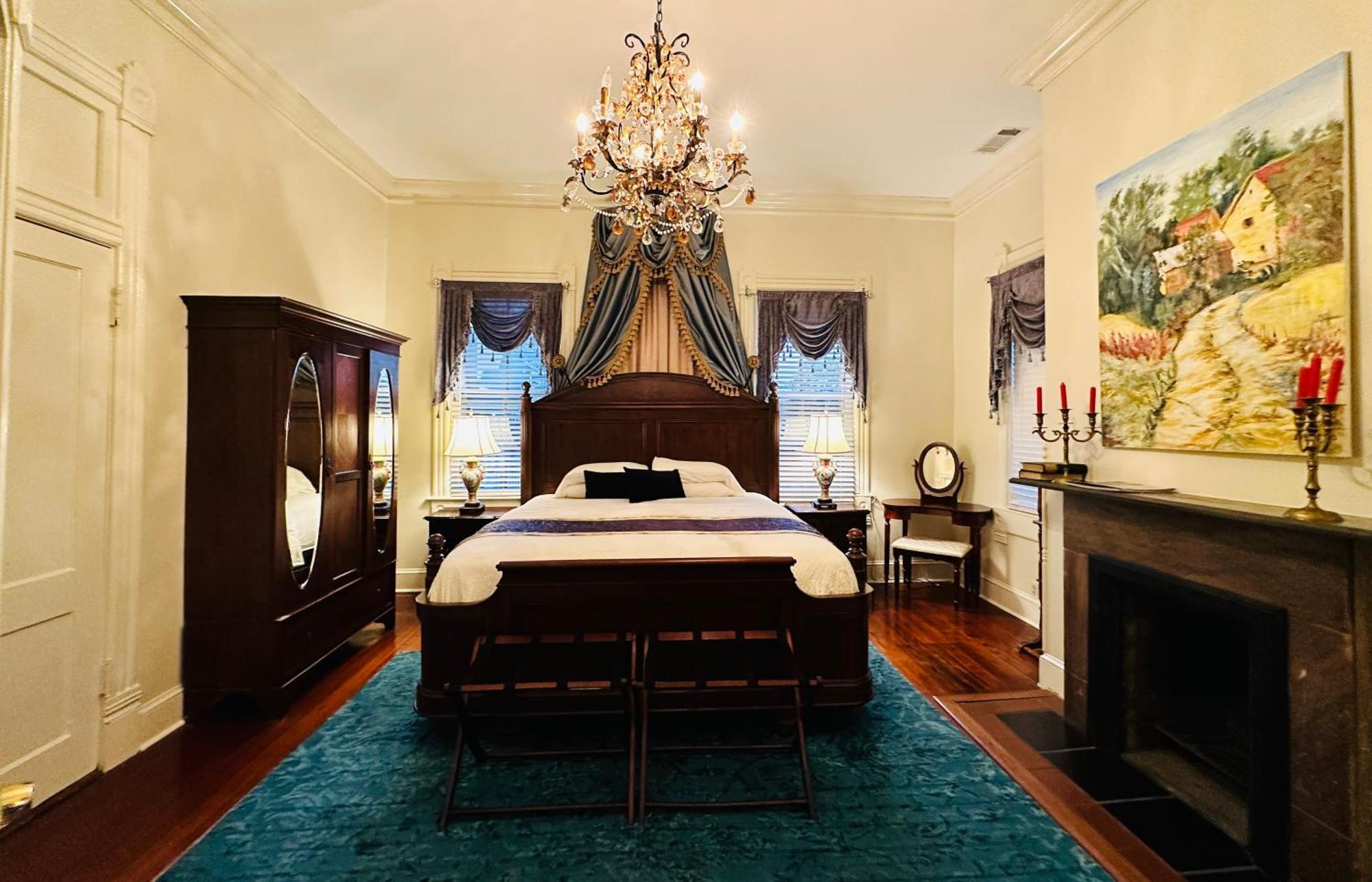 Amethyst Garden Bed & Breakfast Savannah Exterior photo